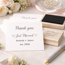 Corazones de recién casados con letra negra