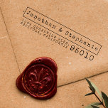Sello De Caucho Crear su propia dirección de devolución de máquina<br><div class="desc">Cree su propio sello de goma Retro Typewriter Return Address con esta plantilla de Invintage. Inspirada por el aspecto de las máquinas de escribir antiguas, la tipografía de este diseño es única. Añada los nombres de usted y de su pareja y su dirección a esta plantilla y observe cómo cobra...</div>