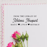 SELLO DE CAUCHO DE LA BIBLIOTECA DE LEERLO AMARLO DEVOLVERLO<br><div class="desc">Sella todos tus libros con tu nombre o texto personalizado, para que los prestatarios sepan dónde devolver el libro y evitar el robo accidental de libros. El texto "De la biblioteca de" y el texto "leerlo amarlo devolverlo" se pueden cambiar si se desea; Agrega tu nombre para un toque personal....</div>