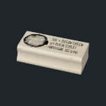 Sello De Caucho Dirección personalizada de Jelly Donut Doughnut Fo<br><div class="desc">Simplemente personaliza con tu nombre y dirección. El diseño de este sello de caucho presenta un original ilustracion de marca de un delicioso donut de gelatina. Este diseño también está disponible en otros productos. También hay muchos diseños adicionales de sellos de caucho. ¿No ves lo que estás buscando? ¿Necesita ayuda...</div>