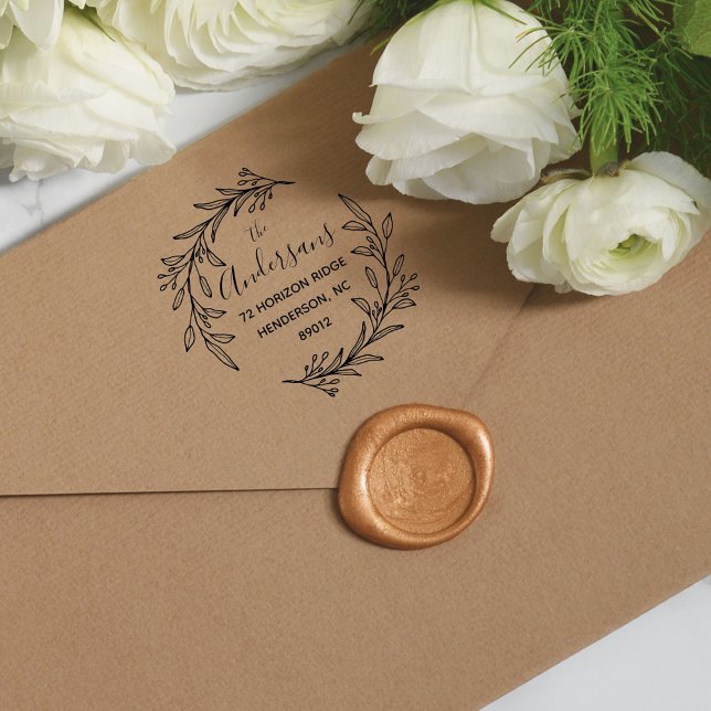 Sello De Caucho Elegante Nombre De Familia Floral Dirección De Ret (Elegant Family Name Floral Wreath Return Address Rubber Stamp)