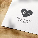 Sello De Caucho Estampilla de boda personalizada de Love Heart<br><div class="desc">Añade un encanto estampado a mano a tus sobres, favores y más con nuestro sello romántico de boda con tus nombres y fecha boda mostrados debajo de un ilustracion cardíaco con "amor" inscrito en el interior de la escritura moderna. Personalice los datos con los nombres y la fecha de boda...</div>