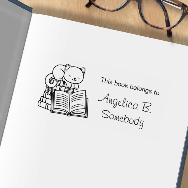 Sello De Caucho Gato lindo encima de la pila de libros - Bookplate (Subido por el creador)