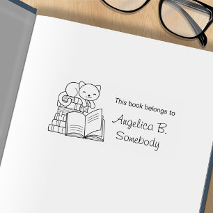 Sello De Caucho Gato lindo encima de la pila de libros - Bookplate