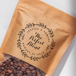 Sello De Caucho Laurel Wreath El Favor Perfecto De La Boda De Mezc<br><div class="desc">Estampilla circular de bodas diseñada por un personalizado con la leyenda "The Perfect Blend" rodeada por una corona de laurel dibujada a mano. Personalice este sello de favor de boda con los nombres de la novia y del novio/pareja y la fecha de boda. Usa el sello en etiquetas de regalo,...</div>