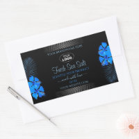 Sello de producto negro logotipo de flores azules 