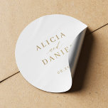 Sello para sobres de boda elegante y minimalista<br><div class="desc">Elegante y sencillo pegatina de sello para sobres de invitación a la boda, con un elegante y elegante guión de moda de moda para la caligrafía de oro. Fácil de personalizar con tus detalles! Adecuado para bodas neutros de corbata negra formales. Tenga en cuenta que el color de fondo se...</div>
