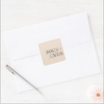 Sello para sobres Minimalista moderno de Boda Past<br><div class="desc">Moderno Sello para sobres Minimalista Pastel Boda Estos minimalistas sellos para sobres de boda pastel son perfectos para celebrar una boda elegante. El diseño está decorado con letras a cuadros modernos sobre un fondo pastel de almendras. Personalice la etiqueta con los nombres de la novia y del novio. Puede transferir...</div>