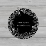 Sellos para sobres Bodas de verde blanco y negro<br><div class="desc">Este diseño de Sellos para sobres Bodas de color negro y blanco verde ofrece una combinación clásica de tipografía minimalista simple con una historia de color blanco y negro neutro y un paisaje de arte de líneas de moda. Los adornos de la silueta de hojas huecas están organizados artísticamente para...</div>