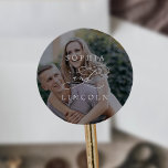 Sellos para sobres de Bodas románticos de fotograf<br><div class="desc">Estos románticos sellos para sobres de bodas superpuestos de fotos oscuras son perfectos para un simple boda. El moderno diseño clásico presenta vistosos remolinos y florituras con una preciosa y elegante tipografía con letras a mano. Personalice la etiqueta con los nombres de la novia y del novio.</div>