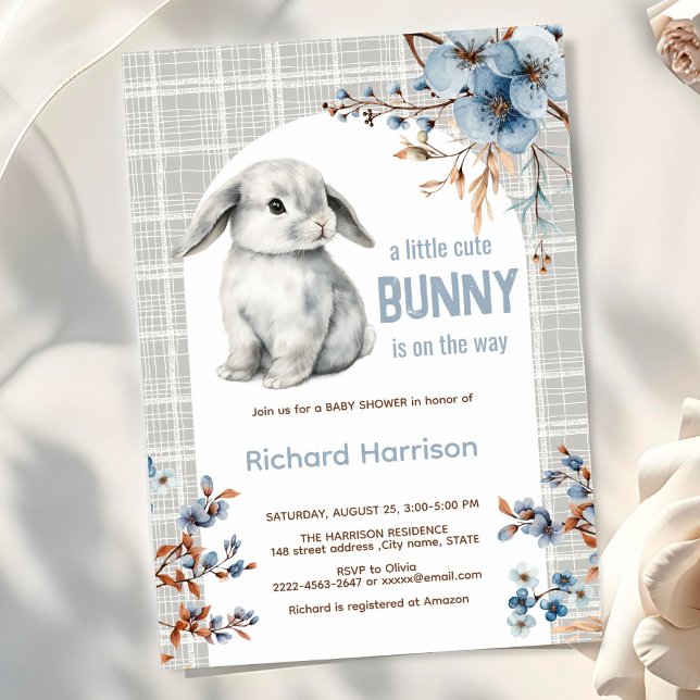 Selva rústica pequeña conejita invitación a la duc (Cute Bunny Baby Shower Invitation Boy | Blue Floral Spring Rabbit Theme)