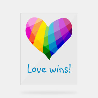 Señal Acrílica ¡El amor gana! Corazón arcoiris