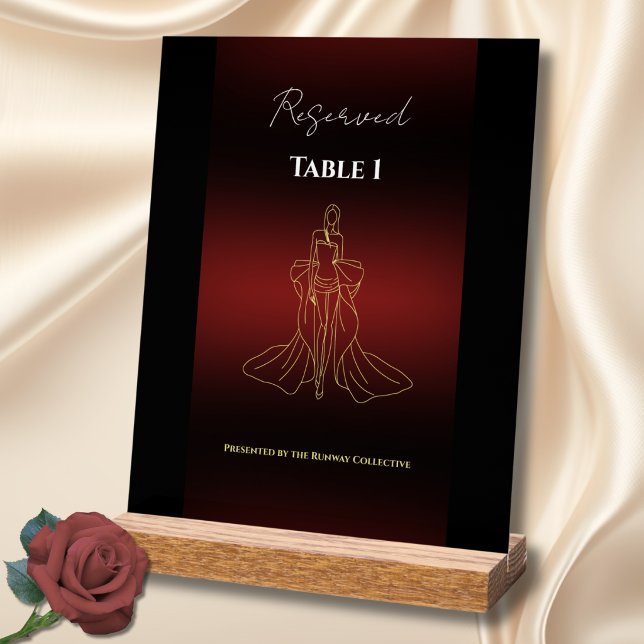 Señal Acrílica Letrero de número de mesa reservada para gala de m (Chic runway fashion show table sign. Premium burgundy black and gold custom VIP seating marker.)