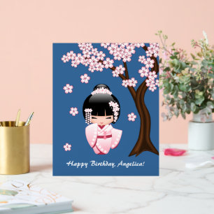 Señal Acrílica Muñeca Kokeshi de Kimono Rosa en Azul