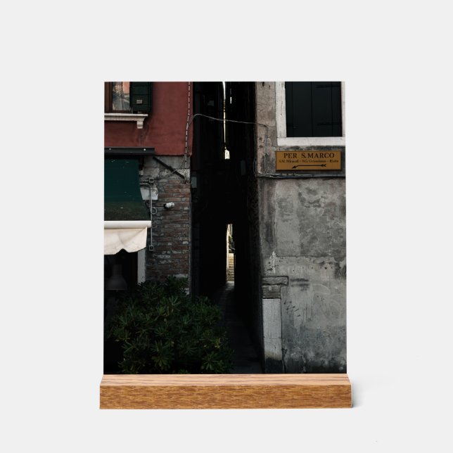 Señal Acrílica Narrow venetian alleyway (2024) (Anverso)