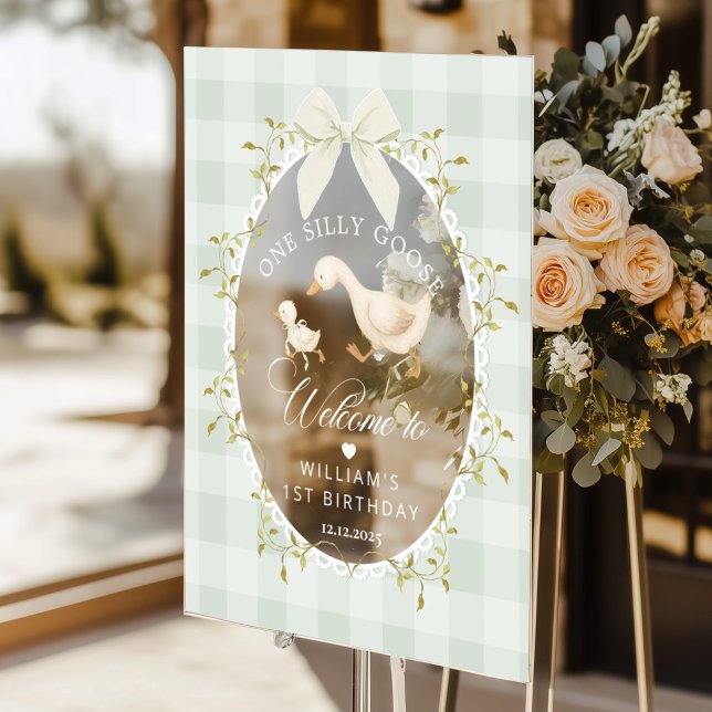 Señal Acrílica One Silly Goose Sage Gingham Birthday Welcome (Subido por el creador)