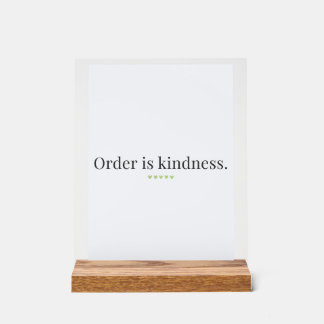 Señal Acrílica "Order is Kindness" quote Pedestal Sign