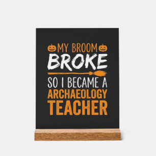 Señal Acrílica Profesor de Arqueología Escoba de Halloween Rota