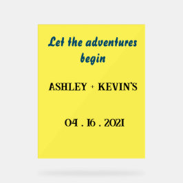 Señal Acrílica Rótulo acrílico boda con fondo de color amarillo