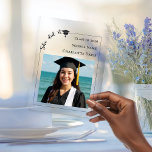 Señal Acrílica Simple modern photo Graduate<br><div class="desc">Celebrate your graduate with a timeless keepsake they will treasure for years to come. This elegant acrylic photo plaque features a clean modern layout, customizable graduation details, and space for a favorite senior portrait. Perfect as a display piece at the graduation party — and even more meaningful afterward as a...</div>