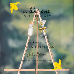 Señal Acrílica Una Tini en camino Baby Shower Martini Amarillo