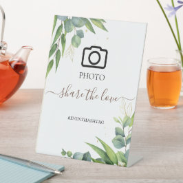 Señal de hashtag de boda con vegetación de eucalip