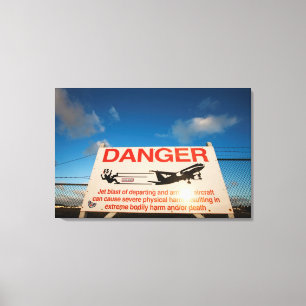 Señal de peligro cerca del aeropuerto del St.