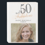 Señal Decorativa De Madera 50 y Fabulous Elegant 50th Birthday Photo Wooden<br><div class="desc">50 y Fabulous Elegant 50th Birthday Photo Wooden Box Rótulo. comillas inspiradoras 50 y fabuloso y texto en escritura a la moda con un nombre. Añade tu foto,  tu nombre y la edad.</div>