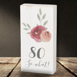 Señal Decorativa De Madera 80 Así que qué divertida acuarela Subió el 80 aniv<br><div class="desc">80 Entonces qué divertida acuarela Subió el Rótulo 80º cumpleaños caja de madera. Floral 80 cumpleaños caja de madera con hermosos rosas de acuarela y ramas. El texto gracioso y inspirador 80 ¿Qué es un gran regalo para una mujer que celebra 80 años y tiene sentido del humor? Puede cambiar...</div>