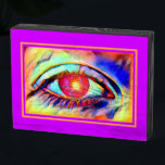 Señal Decorativa De Madera Audaz arte pop psicodélico como una llama<br><div class="desc">Un favorito personal es este diseño de arte pop fresco con un ojo psicodélico que arde con colores vivos y parece que hay una llama en el alumno con un marco naranja y un fondo morado. Esto hace que un pequeño arte fresco se añada a la pared de tu galería...</div>