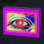 Señal Decorativa De Madera Audaz arte pop psicodélico como una llama<br><div class="desc">Un favorito personal es este diseño de arte pop fresco con un ojo psicodélico que arde con colores vivos y parece que hay una llama en el alumno con un marco naranja y un fondo morado. Esto hace que un pequeño arte fresco se añada a la pared de tu galería...</div>