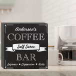 Señal Decorativa De Madera Barra de café de autoservicio con el estilo de la<br><div class="desc">Presentamos mi impresionante cartel de caja de madera estilo pizarra, una encantadora réplica de un cartel de una antigua cafetería que se puede personalizar para hacerlo único suyo! También es un regalo inolvidable para los amantes del café y trae el encanto de una acogedora cafetería a su casa o espacio...</div>