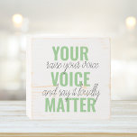 Señal Decorativa De Madera Cita de motivación positiva de verde para tu voz<br><div class="desc">Cita de motivación positiva de verde para tu voz</div>