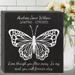 Señal Decorativa De Madera Estilo de tablero de granja en mariposa de memoria<br><div class="desc">Use la frase existente o cambie a su frase o cita motivadora favorita para añadir a la consideración de este conservador conmemorativo. Apreciar a los que has amado y perdido o dárselo como regalo para ayudar a que otros sanen en un momento de pérdida. El nombre, la fecha y la...</div>