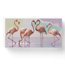 Flamingos elegantes en aguas serenas