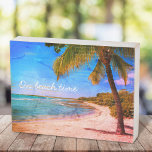 Señal Decorativa De Madera Foto De Palma Tropical Vintage De Hawaii En Tiempo<br><div class="desc">"A la hora de la playa". Relájese en los recuerdos de días de playa perezosos y tropicales cuando mire este retro vacacional de Hawái, estampado de arte de madera angustiada de una solitaria palmera en una playa de arena y media luna, con cielo azul turquesa y agua cristalinas. La verdadera...</div>