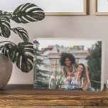 Señal Decorativa De Madera Foto del Personalizado de guiones blancos de los m<br><div class="desc">Cartel moderno de una caja de madera con su propia foto personalizado. Un encantador regalo fotográfico con texto superpuesto que dice "mejores amigos para siempre" con letras de manos blancas y tipografía en mayúsculas. La plantilla de fotos está configurada para que añada su foto - el formato de paisaje será...</div>