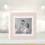 Señal Decorativa De Madera Foto familiar moderna Pastel Regalo sencillo rosa<br><div class="desc">Foto familiar moderna Pastel Regalo sencillo rosa</div>