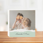 Señal Decorativa De Madera Foto familiar moderna y regalo personalizado de fá<br><div class="desc">Presentamos la foto familiar moderna y el regalo personalizado de la Casa de la Moneda! Este regalo único y reflexivo está diseñado para celebrar y apreciar los momentos especiales de su familia. Dé el regalo de recuerdos preciados y dulzura personalizada con el regalo de la Fábrica de la Moneda de...</div>