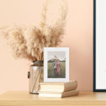 Señal Decorativa De Madera Foto favorita rusa en blanco<br><div class="desc">Personalizar con tu propia foto; personalizar el color de la cara; lo que bordea alrededor de la foto es personalizable. Imágenes de marcadores de posición de https://unsplash.com/@jessicarockowitz</div>