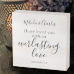 Señal Decorativa De Madera Jeremiah 31:3 Amor Biblia Verse Personalizar Elega<br><div class="desc">Puede agregar un nombre o nombres a este elegante Rótulo blanco y negro de Verso de la Biblia. Todo el texto puede ser cambiado o personalizado a sus propios nombres, fechas y texto para un hermoso y elegante signo. "Te he amado con un amor eterno" está escrito en la tipografía...</div>