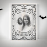 Señal Decorativa De Madera La divertida cocina gótica de Halloween<br><div class="desc">Muchos han comido aquí,  pocos han sobrevivido! ¡Esta placa fotográfica personalizado es el acento doméstico perfecto para su cocina esta Halloween!</div>