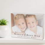 Señal Decorativa De Madera La mejor foto de papá del mundo<br><div class="desc">Dale al mejor papá del mundo un elegante cartel de una caja de madera con fotos de un personalizado que él valorará por años. Se puede personalizar con una foto familiar, personalizar la expresión "El mejor papá del mundo" y cómo se le dirige (papá, papá, etc.), y agregar los nombres...</div>