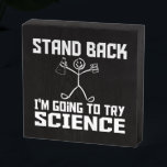 Señal Decorativa De Madera Levántate, voy a probar Science Stickman<br><div class="desc">Esto hace el diseño perfecto para un profesor de ciencias,  científicos o entusiasta de la ciencia! El texto dice: Retrocedan. Voy a probar la ciencia. En medio hay una linda figura de bastón que sostiene los suministros científicos.</div>