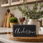 Señal Decorativa De Madera Monograma de granja rústica<br><div class="desc">Pintura de pared de una casa de campo personalizado con su nombre monograma sobre un falso fondo de pizarra. Personalizar con su propio texto e imágenes para crear una señal única de un tipo.</div>