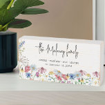Señal Decorativa De Madera Nombre de familia de flores silvestres rusticas y<br><div class="desc">Caja rústica de madera de flores silvestres firma personalizada con el nombre de la familia, el nombre de los niños o el nombre de todos y fecha establecida. El diseño incluye flores silvestres de color acuático, como amapola, margarita, flor de maíz, flores de confluencia, trébol y cabeza de seda. Está...</div>