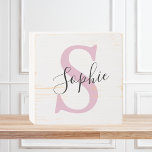 Señal Decorativa De Madera Nombre personalizado moderno Monograma rosa<br><div class="desc">Nombre personalizado moderno Monograma rosa</div>