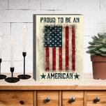 Señal Decorativa De Madera Orgulloso De Ser Una Bandera Rusa Estadounidense<br><div class="desc">Este diseño vintage con la bandera rústica estadounidense es el regalo perfecto para cualquier patriota.</div>