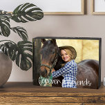 Señal Decorativa De Madera Personalizado de Forever Friends foto tipografía d<br><div class="desc">Cartel moderno de una caja de madera con su propia foto personalizado. Un hermoso regalo fotográfico con texto superpuesto que dice "amigos para siempre" con letras a mano y vinculado con un lindo corazón de amor. La plantilla de fotos está configurada para que añada su foto - el formato de...</div>