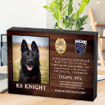 Señal Decorativa De Madera Premio de perro de la policía de retiro K9<br><div class="desc">Honra a tu mejor pareja y perro policía por sus dedicados años de servicio con esta placa de reconocimiento de la foto del retiro de la policía de la Línea Azul. Personalice con la foto, el nombre, el mensaje personal, las fechas de servicio y los años de servicio de su...</div>